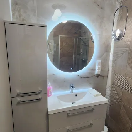 New 1-bdrm In Beautiful Appartement *