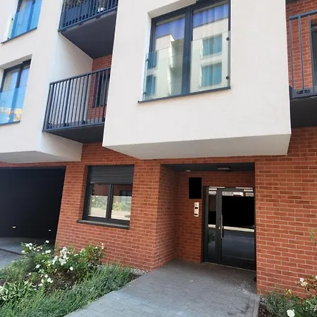 New 1-bdrm In Beautiful Cracovie