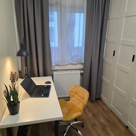 New 1-bdrm In Beautiful Cracovie