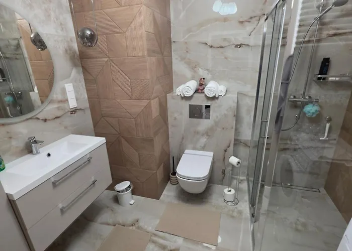 New 1-bdrm In Beautiful * كراكوفيا