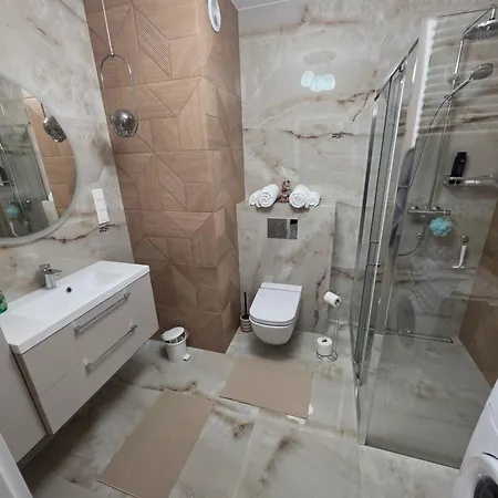 New 1-bdrm In Beautiful * Krakau