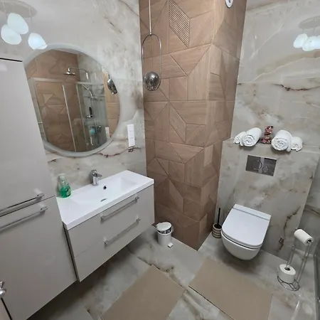 New 1-bdrm In Beautiful Cracóvia